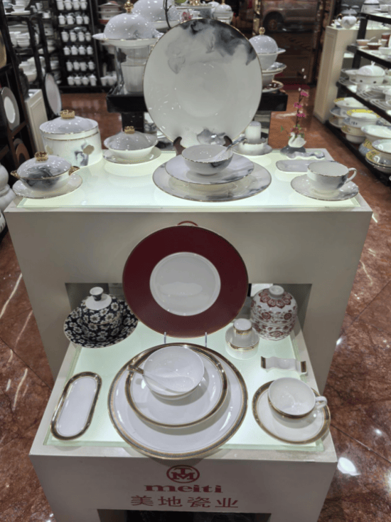 重塑餐饮美学引领酒店用品行业革新pg电子首页美地品牌：以陶瓷艺术(图3)