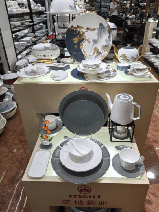 重塑餐饮美学引领酒店用品行业革新pg电子首页美地品牌：以陶瓷艺术(图2)
