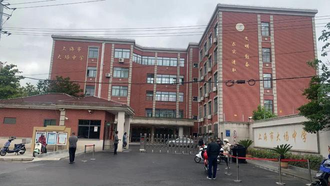 地中心望云售楼处电话：顶奢生活之选电子pg十一月百度热搜 @中环置(图5)