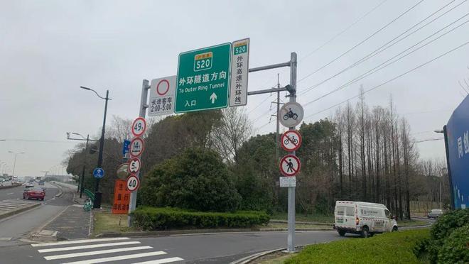 地中心望云售楼处电话：顶奢生活之选电子pg十一月百度热搜 @中环置(图9)