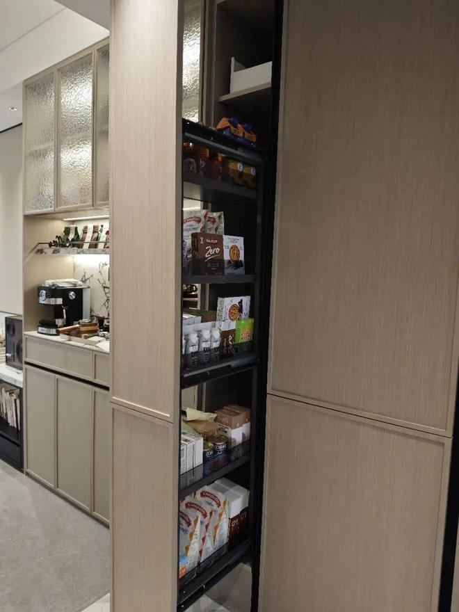 地中心望云售楼处电话：顶奢生活之选电子pg十一月百度热搜 @中环置(图23)