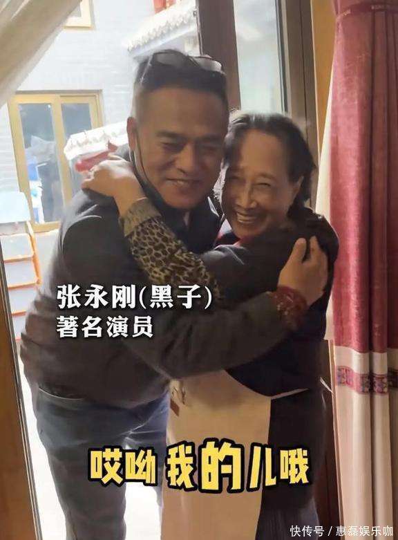 京四合院装修简陋厨房拥挤房顶种菜很勤俭pg电子娱乐平台83岁孙桂田一人住北(图10)