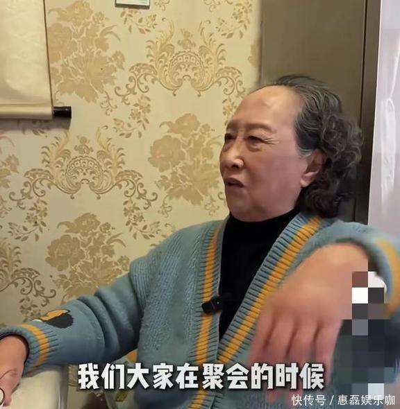 京四合院装修简陋厨房拥挤房顶种菜很勤俭pg电子娱乐平台83岁孙桂田一人住北(图8)